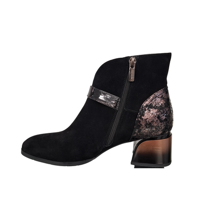 Loretta Vitale C38494