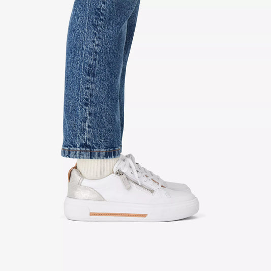 Clarks Hollyhock Zip Trainer White Silver