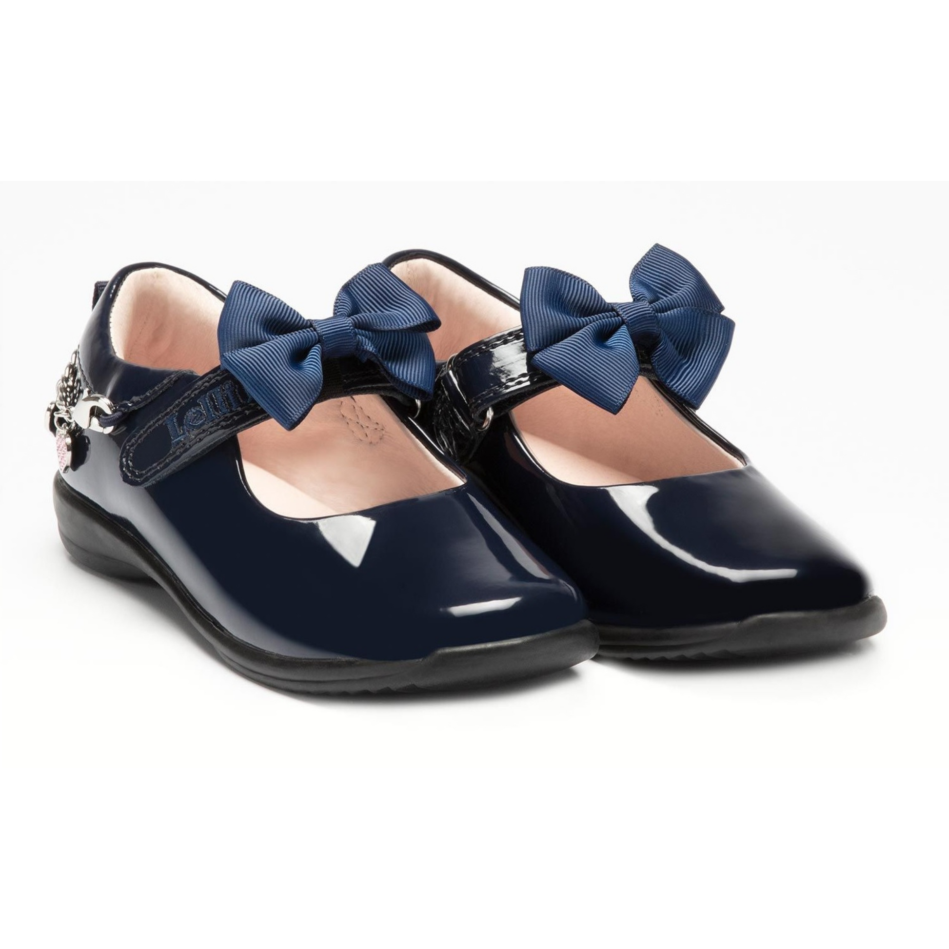 F fitting shoes shop