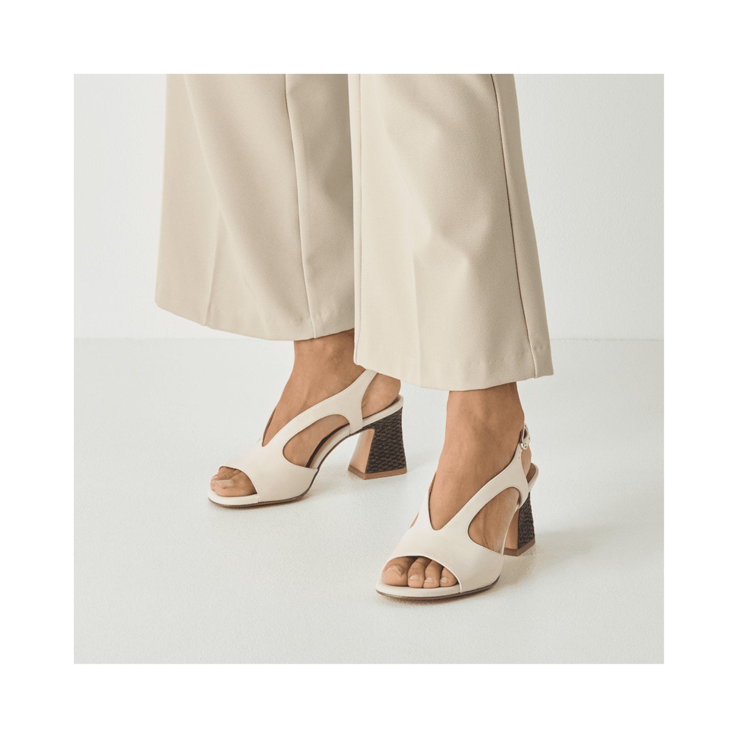 Tamaris Sandal 28316-44